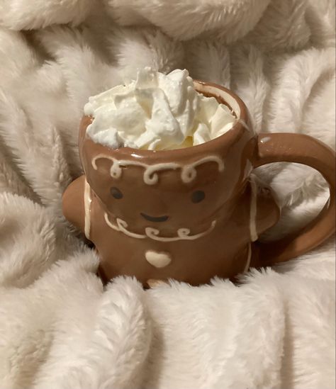 Christmas Mug Aesthetic, Christmas Drinks Aesthetic, Hot Cocoa Aesthetic, Christmas Iced Coffee, Winter Aesthetic Christmas, Cozy Winter Aesthetic, Christmas Wishlist Ideas, Xmas Gingerbread, Big Mug