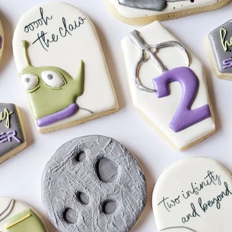 Buzz Light Year Cookies, Lightyear Cookies, Buzz Lightyear Cookies, Buzz Lightyear Birthday Party, Toy Story Cookies, Buzz Lightyear Birthday, Cookie Crumble, Space Ranger, Disney Cookies