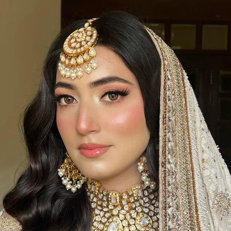 Nikah Makeup Look For Bride, Nikkah Bride Makeup Look, Pakistani Engagement Makeup Look, Bridal Nikkah Makeup, White Dress Makeup Look Pakistani, Soft Bridal Makeup Pakistani, Simple Nikkah Makeup, Soft Bridal Makeup Indian, Soft Glam Desi Bridal Makeup