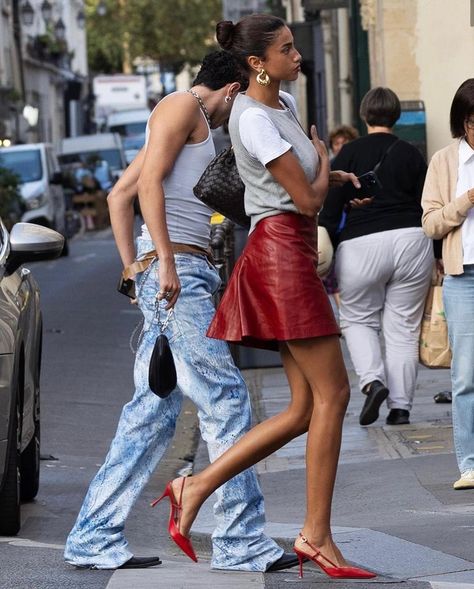 ❦ on X Paris Fashion Week 2024 Street Style, Imaan Hammam Style, Scott Schuman, Imaan Hammam, Red Mini Skirt, Daily Outfit Inspiration, Paris Fashion Week Street Style, Preppy Girl, Christy Turlington