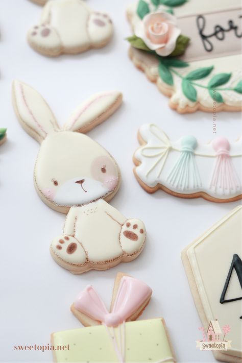 Love Decorated Cookies, Decorated Bunny Cookies, Bunny Sugar Cookies, Cookie Painting, Easter Biscuits, Cookies Video, Birthday Bunny, Rabbit Cookies, Easter Bunny Cookies