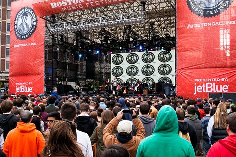 9 Laid-Back Looks We Loved at Boston Calling This Weekend - Racked Boston Boston Calling Music Festival, Boston Calling Music Festival Outfit, Boston Calling Outfit, Boston Calling, Consumer Culture, The Shins, Marina And The Diamonds, Music Festival Outfit, Music Fest