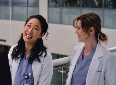 Cristina And Meredith, Meredith And Christina, Meredith Grey's Anatomy, Christina Yang, Grays Anatomy Tv, Greys Anatomy Characters, Dark And Twisty, Greys Anatomy Cast, Grays Anatomy