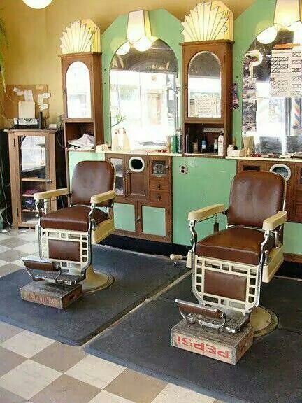 SIXTIES BARBERSHOP, HASN'T CHANGED MUCH FROM THE FIFTIES Old School Barber Shop, Barber Shop Chairs, Best Barber Shop, Barber Shop Haircuts, Barber Shop Interior, Barber Chairs, Barbershop Design, Deco Lighting, Barber Shop Decor