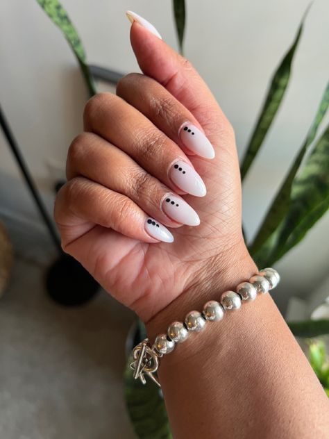 Short Almond Funny Bunny Nails, Funny Bunny Nail Design, Funny Bunny Design Nails, Funny Bunny Nail Color, Funny Bunny Nails With Design, Bunny Nail Color, Funny Bunny Nail, Funny Bunny Nails, Bunny Nails