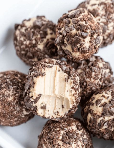 3 Ingredient Cheesecake, Chocolate Peanut Butter Balls, Butter Balls, Starting Keto Diet, Fat Bomb Recipe, Peanut Butter Powder, Keto Fat, Peanut Butter Balls, Keto Cheesecake