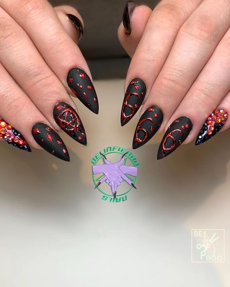 🔥𝕴𝖓𝖋𝖎𝖊𝖗𝖓𝖔 𝕹𝖆𝖎𝖐𝖘🔥 on Instagram: “😈🖤 Satanic nails🖤😈blood... • • • •@beboo_es • @lasacerdotisa  #satanic #satanicnails #blood #acrylicnails #gothnails #gothicstyle” Satanic Nail Art, Satanic Nails, Grad Nails, Sharp Claws, Gothic Nails, Goth Nails, Creepy Cute, Gothic Fashion, Nails Inspiration