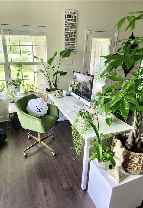 NORE⁷ on Twitter: "My evolving indoor garden is my favorite space. It’s where I design, relax and stream @BTS_twt. Green is my color because it promotes creativity.☺️🌿#Curated_by_ARMY… https://t.co/Vw53QEKCEC" Green Aesthetic Office, Bt21 Bedroom, Desk Setup Green, Green Desk Aesthetic, Bt21 Room, Office Space Aesthetic, Foyer Designs, Modern Foyer, Army Room