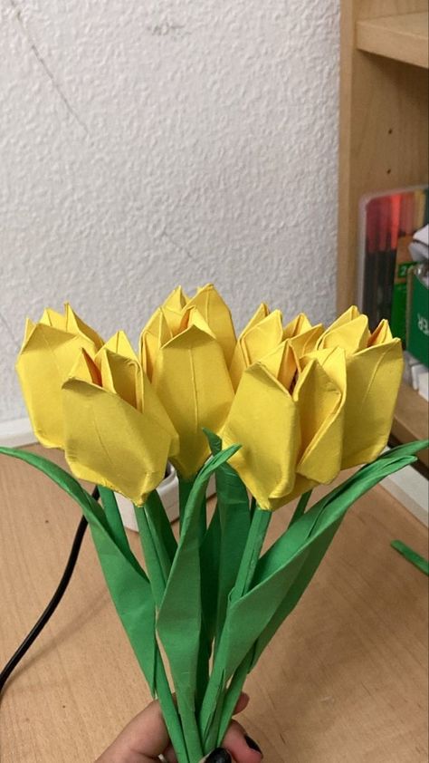 Paper Origami Flowers, Flowers For Her, Yellow Petals, Simple Projects, Yellow Gifts, Paper Flower Decor, Paper Flower Bouquet, Pressed Flower Art, Origami Flowers