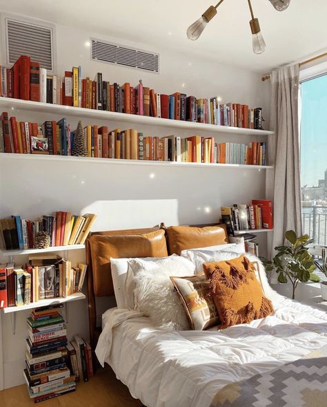 Book Worm Bedroom Aesthetic, Bookshelf Above Bed, Bedroom With Books, Refurbish Ideas, Above Bed Ideas, Noelle Downing, Bookshelf Bed, Home Bookshelves, Minimal Bedroom