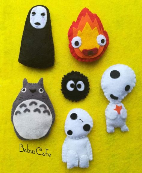 Anime Felt Crafts, Totoro Pattern, Sewing Templates, One Piece Cartoon, Teen Art, Felt Crafts Christmas, Felt Crafts Diy, Plushie Patterns, Felt Pattern