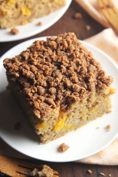 Clean-Eating Peach Streusel Coffee Cake -- like eating dessert for breakfast! Made with NO refined flour or sugar, but it doesn't taste healthy! Peach Streusel, Peach Coffee Cake, Clean Eating Muffins, Peach Coffee, Peach Scones, Breakfast Coffee Cake, Vegan Peach, Peach Muffins, Streusel Coffee Cake