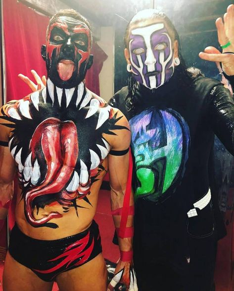 paint boys.....lol Jeff Hardy Face Paint, Finn Balor Demon King, Wwe Jeff Hardy, The Hardy Boyz, Balor Club, Wwe Outfits, Eddie Guerrero, Wrestling Stars, Jeff Hardy