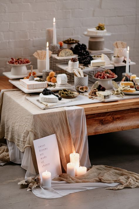 wedding grazing table with modern black and white sign Table Styling Photography, Grazing Table Signage, Wedding Cheese Board Display, Grazing Table Styling, Grazing Table Design, Minimalist Grazing Table, Modern Grazing Table, Grazing Table Simple, Retreat Table Decorations