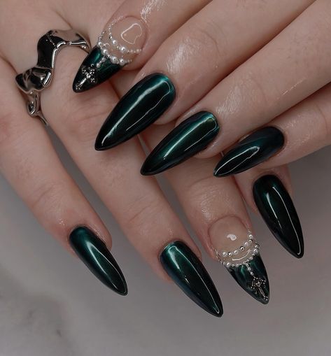 ˚♱ The other Boleyn Girl ♱ ˚ Comment if you got the reference 🤭 Isn’t this dark chrome with an accent baroque nail such a moodddd 🤌🏻 #nailinspo #naildesign #nailart #gelxinspo #vancouvernails #baroquenails #chromenails #renaissancenails #gothicnails #gelxnails #3dnailart Draco Nails, Draco Malfoy Nails, Dark Nails Designs, Slytherin Nails, Dark Green Nail, The Other Boleyn, Quince Party, Dark Nail Designs, Vampire Nails