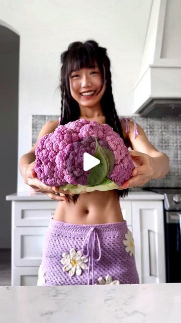 Elle 🤍 Vegan Recipes on Instagram: "Purple Cauliflower Crackers 💜 CRUNCHY, Nutrient Dense & Gluten Free 🫶🏼

Episode 3 of Turn This to That 😋 today we’re turning this gorgeous cauliflower into some crunchy flavorful healthy crackers! I saved the 2 biggest slices for another recipe - stay tuned for the purple cauli pt.2 😛

Previous episodes-
🍮Cherimoya -> Cherimoya custard pudding 5/8;
🍆Eggplant -> Eggplant noodles 4/26;

TO MAKE:
About 1/2 large cauliflower, 4 cup processed
1 cup brown rice flour
2 tbsp arrowroot powder
1 tbsp ground flaxseed + 2 tbsp warm water
1 tbsp chia seed
1 tsp garlic powder 
1 tsp onion powder
1 tbsp nutritional yeast
1 tbsp olive oil

.
.
.
#cauliflower #cauliflowercrackers #cracker #snack #snacks #healthysnacks #healthysnack #eatrealfood #homecooking #vega Purple Cauliflower Recipe, Cauliflower Crackers, Eggplant Noodles, Purple Cauliflower, Healthy Crackers, Custard Pudding, Brown Rice Flour, Arrowroot Powder, Eat Real Food