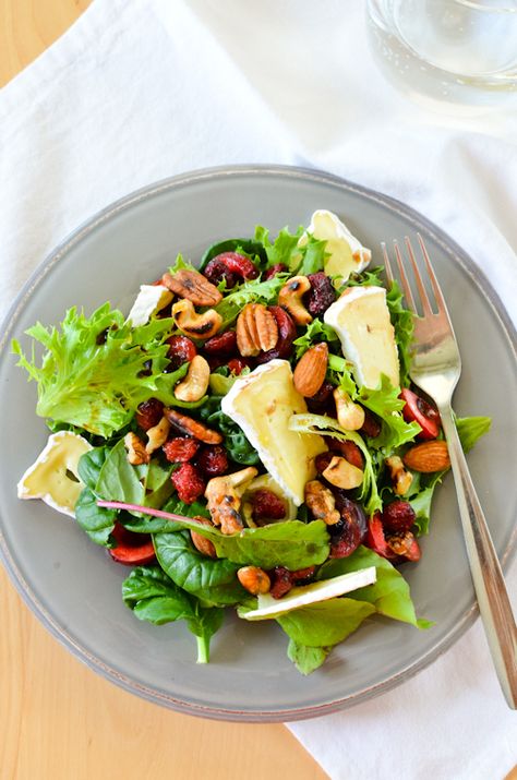 Brie Salad, Yummy Salads, Scandinavian Lifestyle, Lean Meals, Scandi Home, Cooking 101, Cheese Salad, Food Choices, Mixed Nuts