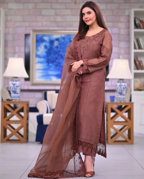 Nida Yasir Dresses Morning Show, Nida Yasir Dresses, Stylish Top Design, Dress Necklines, Nida Yasir, Wedding Diary, Churidar Designs, Lehenga Red, Bridal Lehenga Collection