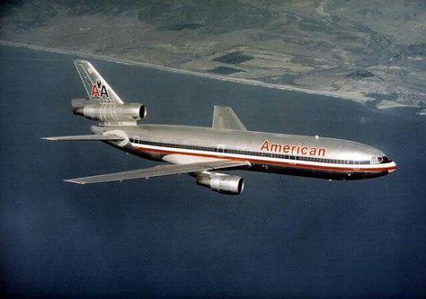 A great pic of AA's DC10 in flight. Airplane Photos, Douglas Aircraft, Vintage Airline, American Air, Old Planes, Dc 10, Passenger Aircraft, Vintage Airlines, Vintage Aviation