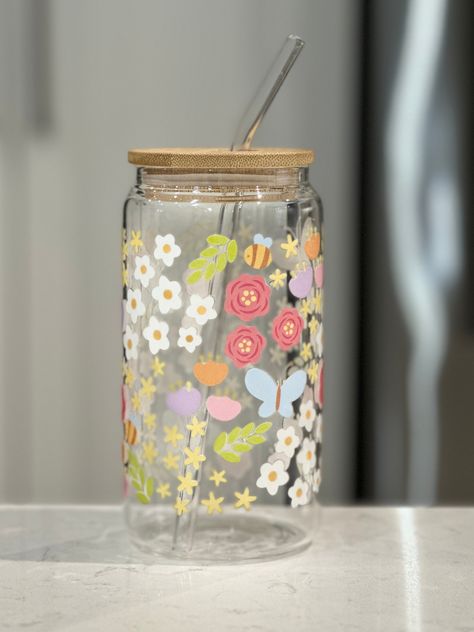 16oz Summer Fields UVDTF Glass Can with Bamboo Lid with Clear Glass Straw. Cup Care Hand Wash Only Do not scrubs outside of glass Not Dishwasher Safe Do Not Soak Not Microwave Safe Avoid Extreme Heat Beautiful Water Bottles, Vasos Aesthetic, Glass Cup Design, Blueberry Aesthetic, Aesthetic Cups, Glass Straw Cup, Water Bottle Flowers, Glass Tumbler Design, Acrylic Pens