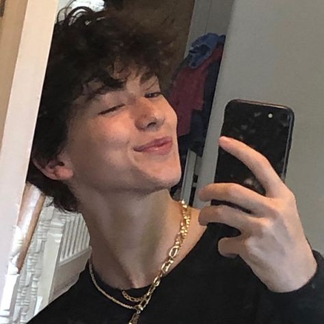 Daniel Millar, Messy Hair Boy, Brown Hair Boy, Male Haircuts Curly, Badass Aesthetic, Aesthetic Boy, Fluffy Hair, Aesthetic Guys, Attractive Guys