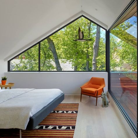 Designlines on Instagram: “If homes are our sanctuaries, then bedrooms are our inner sanctums. They’re places to retreat to and, once cloistered, recharge in and…” Triangular Windows, Unique Outdoor Spaces, Outdoor Dining Room, Sky Garden, Patio Interior, Garden House, Design Del Prodotto, House Extensions, Prefab Homes