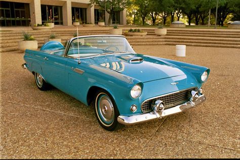 Super-sweet peacock-blue '56 Ford Thunderbird I want an old fashioned car.. Peacock Blue Paint, 1956 Ford Thunderbird, Ford Thunderbird Convertible, Thunderbird Convertible, Old Fashioned Cars, Highway Star, Vintage Transportation, Car Designs, Old Tractors