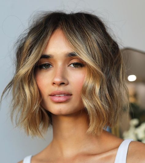 Honey Blonde Money Piece Balayage Honey Blonde Money Piece, Piece Balayage, Money Piece Balayage, Blonde Shirt, Blonde Money Piece, Best Balayage, Blonde Ideas, Balayage Short Hair, Money Pieces