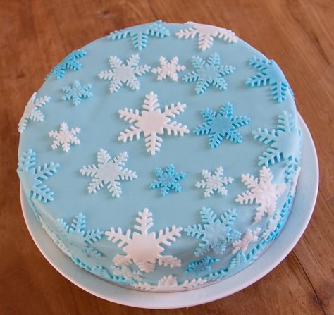 Christmas Cake Recipe, Winter Wonderland Cake, Snowflake Cake, Snow Time, Christmas Cake Recipes, Snowflake Christmas, Winter Snowflakes, Christmas Cake, Butter Dish