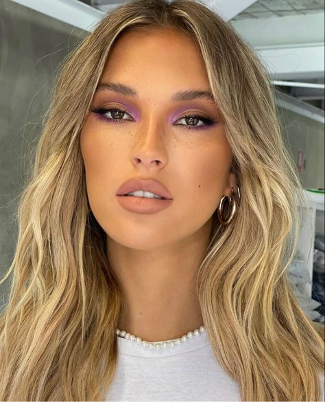 Purple Liner Makeup Look, Purple Makeup Looks Brown Eyes, Makeupbymario Looks, Formal Makeup Colorful, Perpul Makeup, Make Up Looks Purple, Makeup With Purple Eyeliner, Make Up Purple Eyes, Purple Liner Makeup