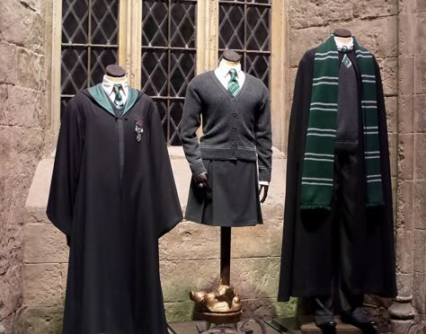 Slytherin uniforms  [Trip to The Making of Harry Potter - Warner Bros. Studio Tour] Slytherin Uniform, Harry Potter Uniform, Slytherin Costume, Harry Potter Costumes, Harry Potter Robes, Slytherin Clothes, Slytherin Outfit, Harry Potter Props, Slytherin Fashion