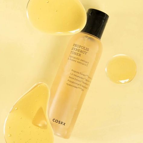 🌟TODAY'S ITEM🌟 COSRX 🐝Full Fit Propolis Synergy Toner 150ml🐝 "Containing the maximum content of propolis extract without water!" ✨️Benefits✨️ - Powered by 72% black propolis extract, this toner offers anti-inflammatory and anti-bacterial effects while boasting healing properties - This toner boasts a viscous texture that’s quick absorbent, leaving skin with a supple, refreshing and glowy finish - Offers anti-inflammatory and antibacterial benefits, while also boasting healing properties ... Propolis Synergy Toner, Bee Propolis, Skin Care Toner Products, Black Bee, Vegan Hair Care, Hair Kit, Hydrating Toner, Butylene Glycol, Oil Cleanser