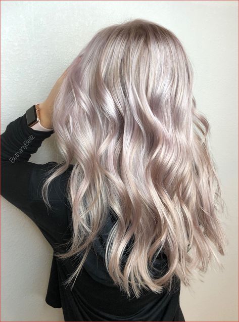 Platinum Blonde Hair With Purple Tint, Lilac Blonde Hair, Lilac Hair Highlights, Blonde And Lilac Hair, Long Layers Medium Hair, Highlights On Short Hair, Layers Medium Hair, Lilac Hair Dye, Red Scene Hair