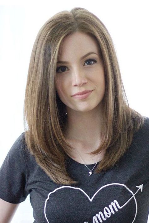 Trendy We Fryzurach, Inverted Long Bob, Middle Hair, Middle Part Hairstyles, Hair Lace Front Wigs, Hairstyles Women, Bob Hairstyles For Fine Hair, Summer Hair Color For Brunettes, Haircuts For Medium Hair