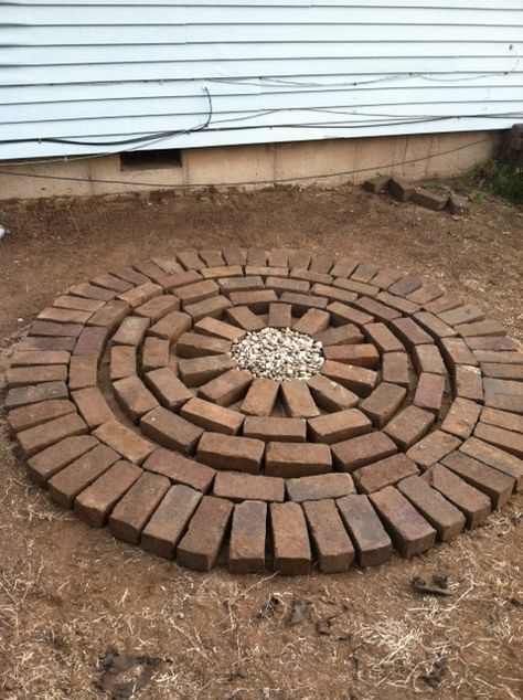 Creative Endeavors: Brick Patio Tutorial Perfect size for small bistro set Diy Brick Patio, Small Brick Patio, Tile Making, Brick Patterns Patio, Paver Designs, Brick Patio, Raised Patio, Brick Garden, Cheap Patio