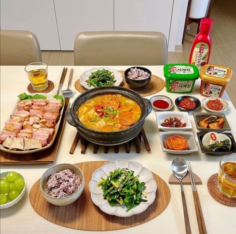 Samgyeopsal Aesthetic, Food Set Up, Food C, K Food, Delicacy Food, Food Recepie, Food Goals, Food Journal, Food Presentation