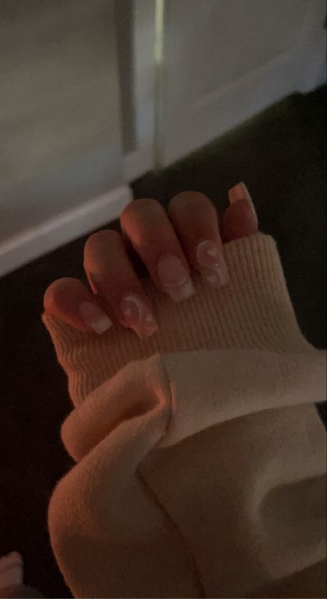 Jules Leblanc Nails, Nails In The Fence Story, Annie Leblanc Nails, White Nails Snapchat, Nail Pics Instagram Story, Nail Poses Hands Instagram Story, Nail Snap, Nails Snap, Ankh Tattoos