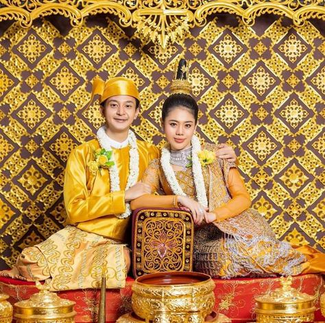 Burmese Attires for Wedding 🇲🇲 Pre Wedding Photoshoot Myanmar, Myanmar Wedding Photography, Myanmar Pre Wedding, Prewedding Photography Myanmar, Myanmar Married Photo, Wedding Photos Myanmar, Myanmar Wedding Couple, Myanmar Wedding Photo Ideas, Myanmar Wedding Photos Poses