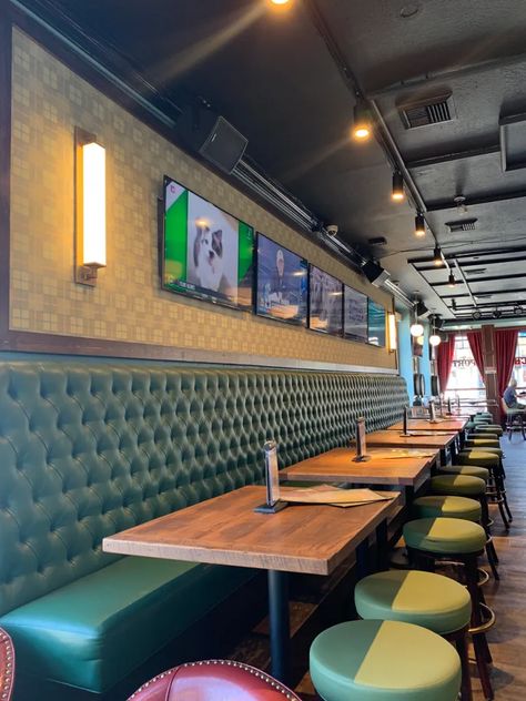 Bar Seats Ideas, Sports Pub Interior, Interior Pub Design, Sports Bar Interior Design, Pub Seating, Pub Decor Ideas Interior Design, Bar Pub Design, Modern Irish Pub, Modern Sports Bar