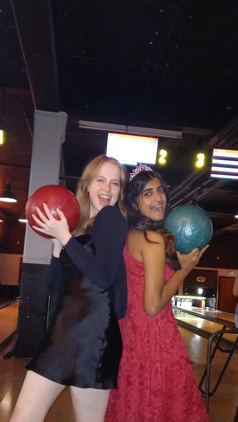 Bowling Birthday Party Aesthetic, Bowling Bday Party, Bowling Party Aesthetic, Bowling Party Outfit, Bowling Aesthetic Pictures, Bowling Pics, Bowling Aesthetic, Birthday Bowling, Girls Bowling