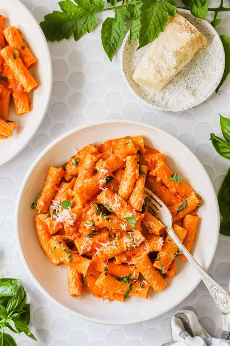 This Spicy Rigatoni is bursting with fiery flavors! Every forkful showcases the warmth of crushed red pepper, the richness of Parmesan and cream, and the tanginess of marinara. Perfectly paired with a glass of wine, it’s a dish that promises an authentic Italian experience. Spicy Rigatoni, Rigatoni Pasta, Red Chili Flakes, Crushed Red Pepper, A Glass Of Wine, Spaghetti Sauce, Rigatoni, Authentic Italian, Marinara Sauce