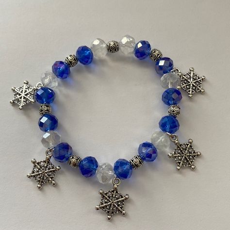 Beautiful Glass Crystal Beaded Stretch Bracelet With Tibetan Silver Charms. Approximately 7.8 Inches! Comes In Gift Packaging Too! Bundle And Save More Winter Bracelets, Winter Bracelet, Keychain Designs, Girly Bracelets, Snowflake Bracelet, Bracelet Inspiration, Girls Stuff, Bead Charms Diy, Beads Bracelet Design