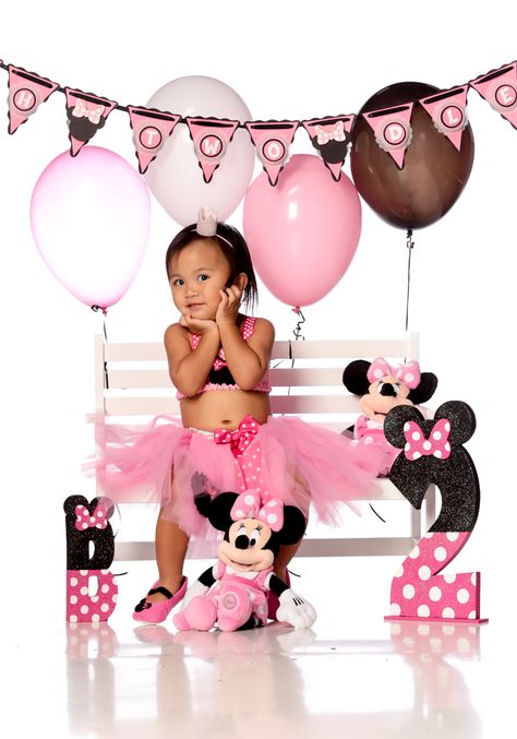 Minnie Mouse Photo Shoot Ideas, Minnie Mouse Photo Shoot, 4th Birthday Photoshoot, Minnie Mouse Birthday Decorations, Daughters Birthday, Mouse Photos, Sweet Pictures, Photo Shoot Ideas, 2nd Birthday Party Themes