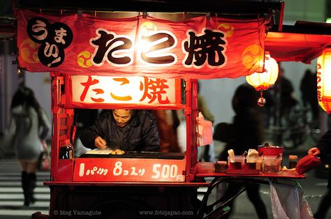 Takoyaki cart by Meg Foto Japão, via Flickr Takoyaki Stall Design, Food Stand Design, Japan Street Food, Food Stall Design, Japanese Restaurant Design, Bike Food, Tokyo Food, Japanese Street Food, Ramen Restaurant