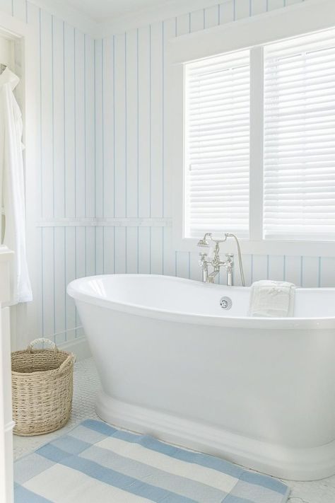 40 Coastal Bathroom Ideas: Transform Your Space into a Seaside Oasis White Hamptons Bathroom, Bathroom Ensuite Ideas, Diy Bathroom Vanity Makeover, Coastal Bathroom Ideas, Home Oasis, Coastal Bathroom Design, Coastal Bathroom Decor, Beachy Bathroom, Relaxing Home