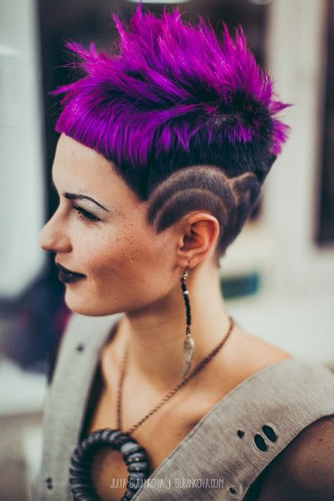 purple awesomeness Crazy Short Hair, Queer Hair, Wild Hair Color, Easy Short Haircuts, Shaved Hair Designs, Hot Hair Colors, Lob Haircut, Hair Tattoos, Hair Color And Cut