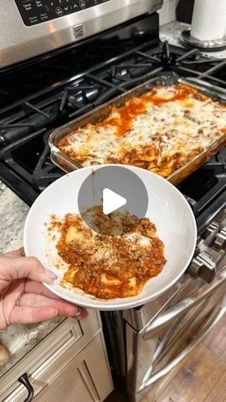 Amy Draper Darley on Instagram: "🥘QUICK & EASY dinner idea! This Three Cheese Ravioli Bake is so delish!!!! (recipe below 👇)  🗒️ Three Cheese Ravioli Bake Directions: 1. Brown 1 lb of ground beef & then add 2-3 tbsp minced garlic & 24 oz jar of marinara sauce to your cooked ground beef.  2. Cook about 20oz of ravioli according to the package & drain. 3. In a 13x9 baking dish, spoon a little of the marinara meat mixture along the bottom of the dish, add your ravioli on top, then the rest of your marinara meat mixture. 4. Top with shredded mozzarella and cook on 375 degrees Fahrenheit for about 20 minutes. 5. Enjoy!  🩷save this recipe for later and let me know if you try it!  🛒Comment SHOP below to receive a DM with the link to shop this post on my LTK ⬇ https://liketk.it/4OmX1  #dumpan Amy Darley Recipes, Beef Ravioli Bake, Cheese Ravioli Bake, Casserole Dish Recipes, Ravioli Casserole, Baked Ravioli, Hamburger Dishes, Ravioli Bake, Dump Dinners