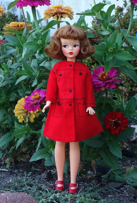 Vintage Tammy doll in the garden - Photo by Debby Emerson. Tammy Doll Clothes, Pepper Doll, Kelly And Tommy Dolls, Tubsy Doll Vintage, Vintage Tammy Doll, Vintage Sindy Doll Clothes, Tammy Doll, Teddy Bear Doll, Sindy Doll