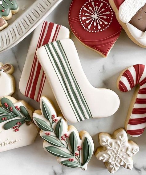 Barbaras Storehouse on Instagram: "Gorgeous Christmas 🎄 cookies via @linenandgray" Stocking Cookies, Christmas Stocking Cookies, Christmas Cutout Cookies, Traditional Christmas Cookies, Christmas Sugar Cookies Decorated, Winter Cookies, Bird Cookies, Cookie Decoration, Decorated Stockings