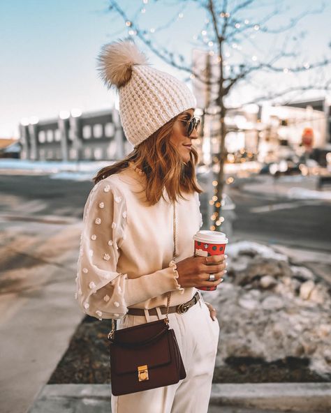 monochromatic cream outfit high waisted pants sheer sleeve sweater pompom beanie Gucci loafers Polene Paris Numero Sept mini Winter style Polene Numero Sept, Burgundy Fur Coat, Hand Bags Ideas, Karina Style, Cream Outfit, Bags For Ladies, White Joggers, Bags Ideas, Monochromatic Outfit